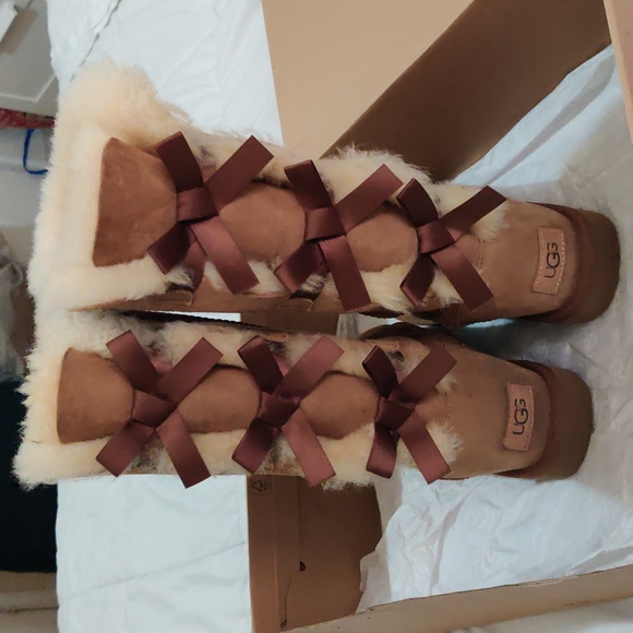UGG Bailey Bow Tall II Boot - Picture 4 of 8